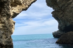 Grotta nella costa garganica