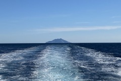 Isola di Montecristo da lontano