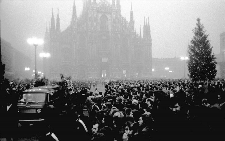 Il funerale di vittime innocenti