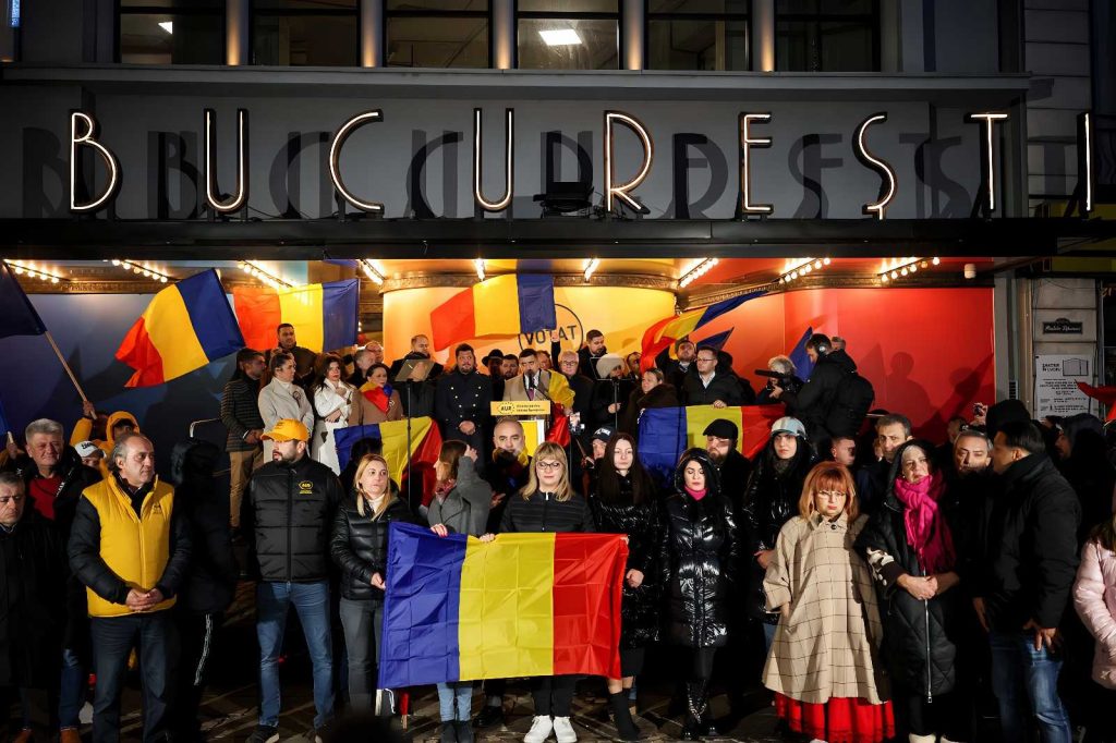 Romania al voto: Simion il nazionalista sfida Dan il riformista nelle elezioni presidenziali