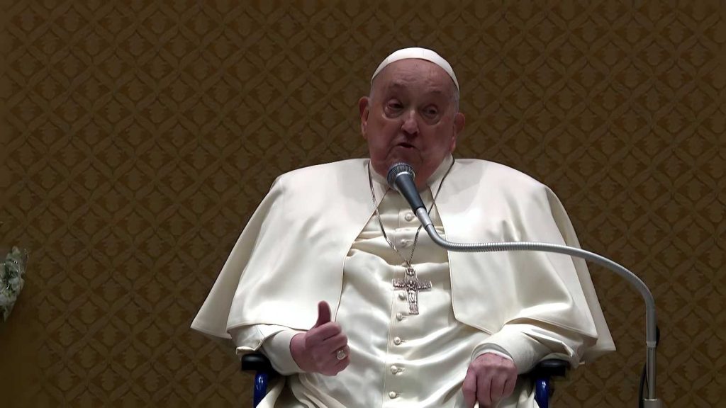 Papa Francesco a San Pietro: appello per la pace e contro il riarmo nella messa di Pasqua