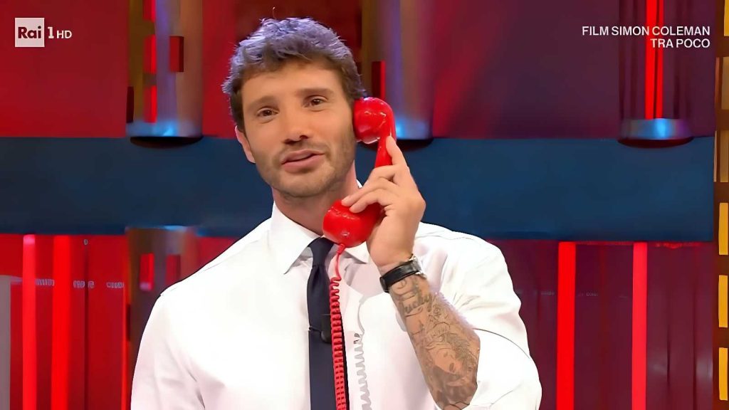 Stefano De Martino sorride sul suo passato con Belen: Al mio matrimonio c’erano 110 camerieri