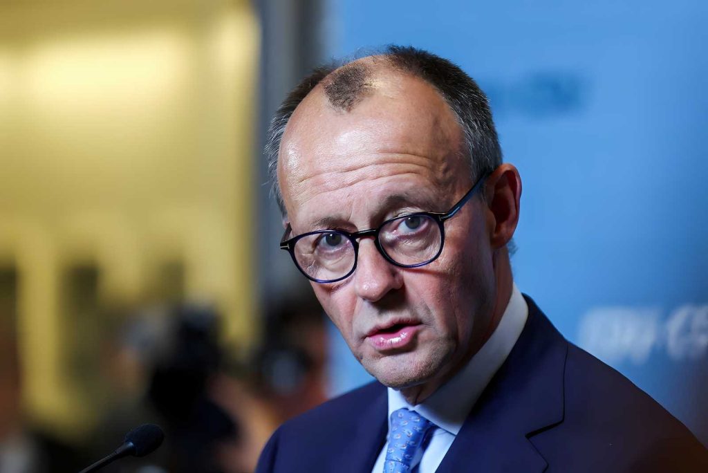 Merz sotto attacco: Trump appoggia l’estrema destra tedesca AfD, crisi in Germania e in Europa