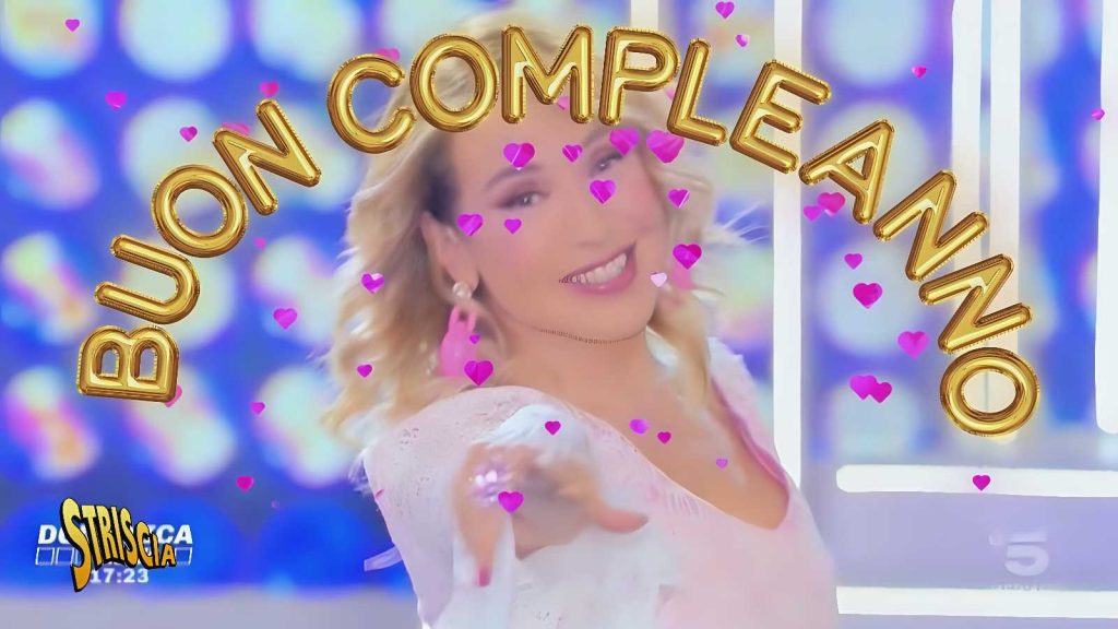 Barbara d’Urso a sorpresa su Canale 5: Striscia la Notizia la omaggia nel giorno del compleanno
