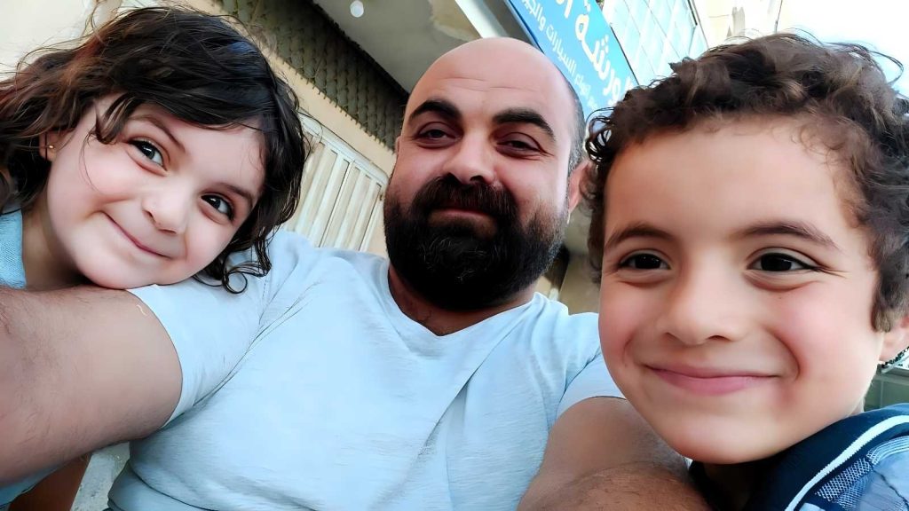 Strage a Gaza: il dolore di una madre che ha perso nove figli e lotta per i sopravvissuti