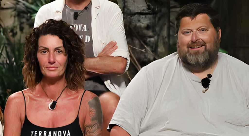 Isola dei Famosi: naufraghi parlano di astinenze in diretta, Adinolfi svela tutto
