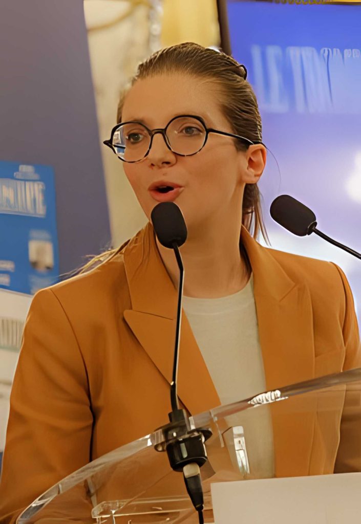 Crisi diplomatica in Francia: scontro tra governo e Big Tech sui limiti d’età per i social media