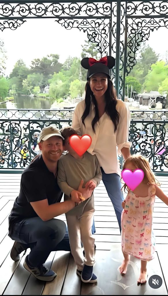 Harry e Meghan a Disneyland: polemica sulla strategia commerciale dei figli sui social