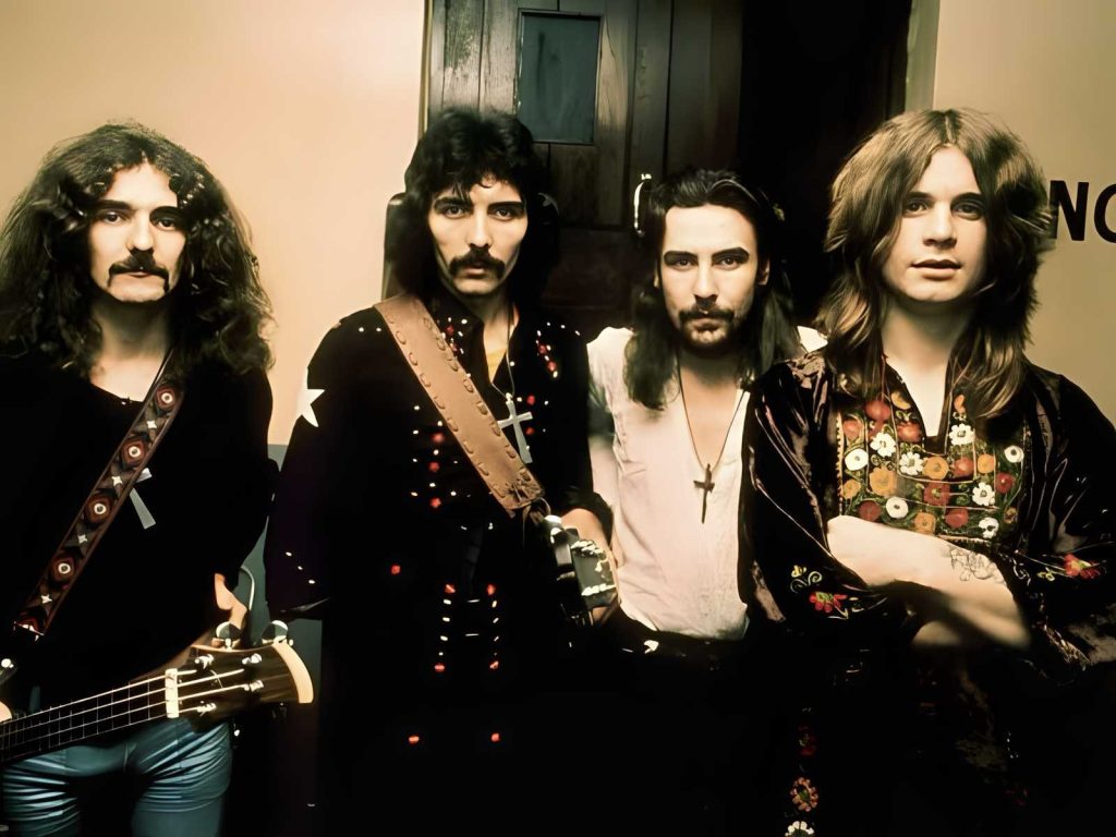 Black Sabbath, ultimo concerto di Ozzy Osbourne a Birmingham: la leggenda del metal dice addio ai fan