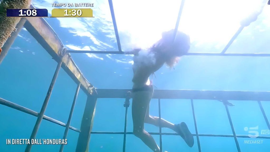 Panico in diretta all’Isola dei Famosi: Loredana Cannata bloccata sott’acqua durante la prova apnea