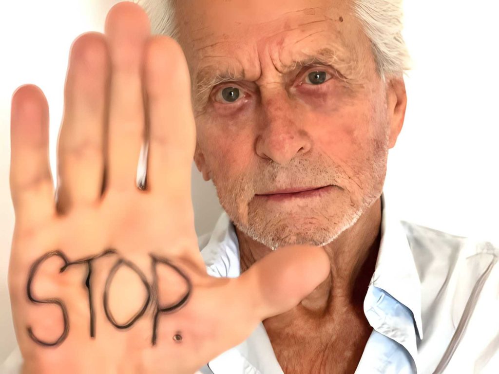 Michael Douglas si ritira dal cinema: Voglio dedicarmi a mia moglie Catherine Zeta-Jones