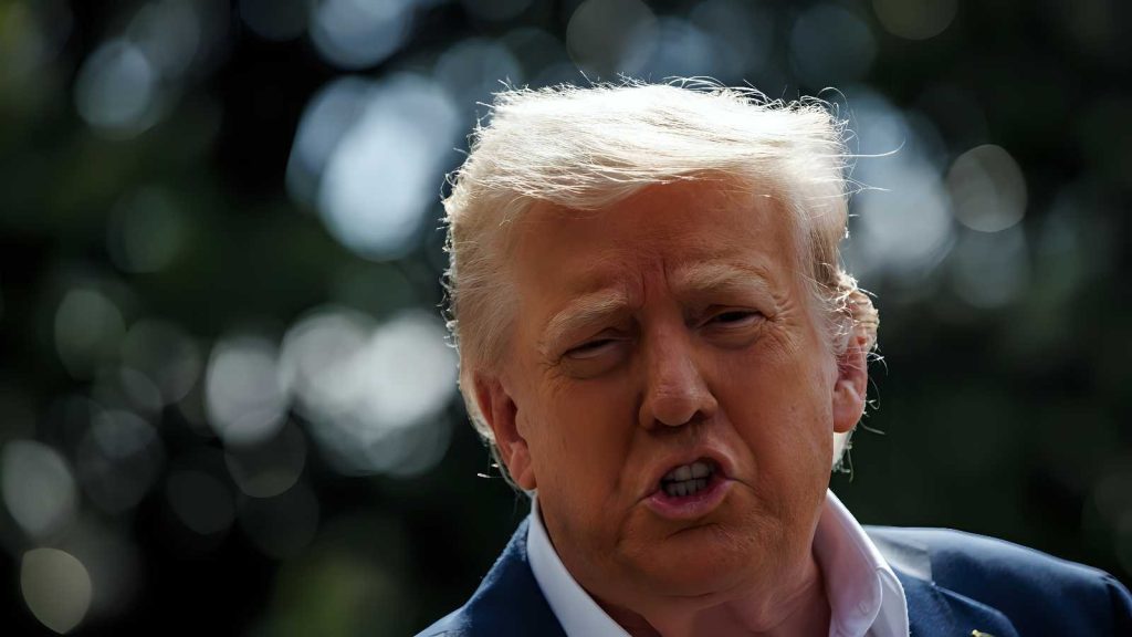 Trump rilancia la guerra dei dazi: impatto sulle relazioni commerciali globali