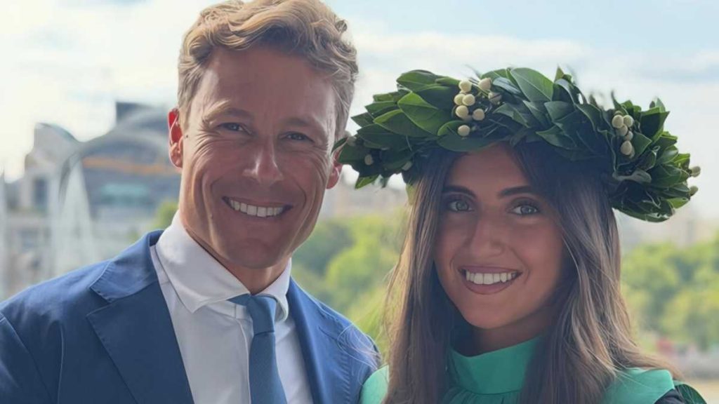 Massimiliano Ossini festeggia la laurea della figlia Carlotta al King’s College London