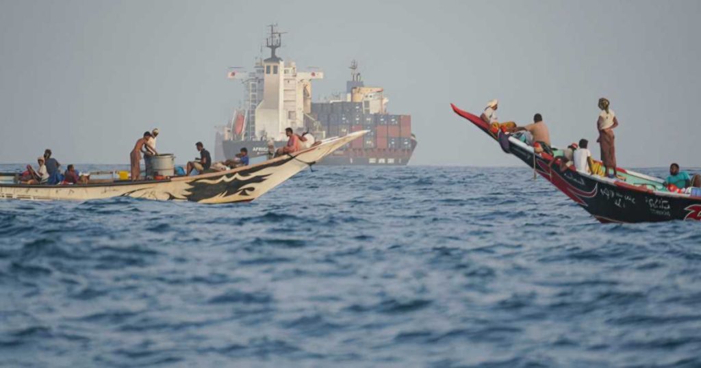 I ribelli houthis rafforzano il controllo sulla Bocca del Mandeb