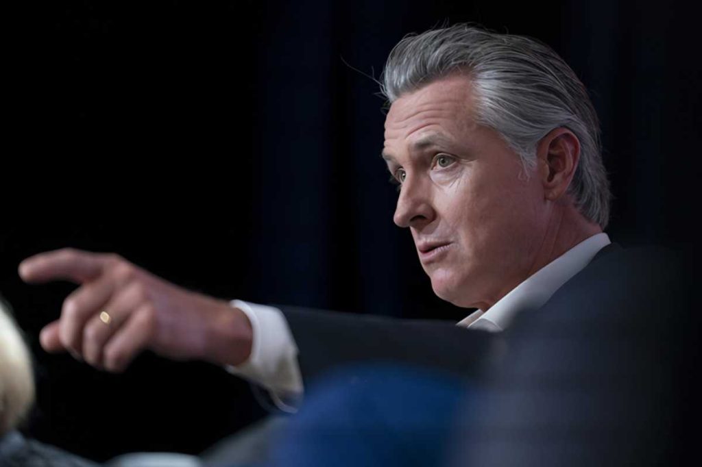 Newsom firma ordinanza esecutiva per affrontare le preoccupazioni sulla sicurezza dell’IA